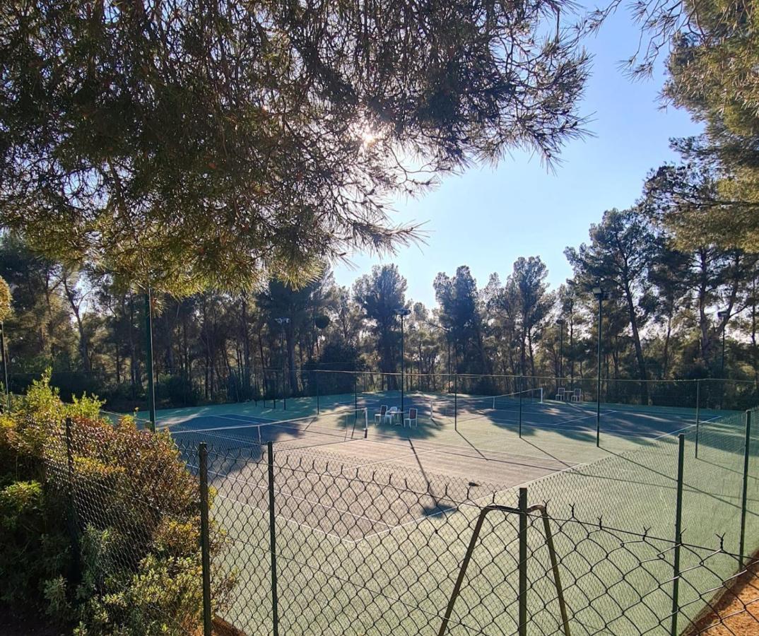 Superbe Villa-Domaine Avec Golf Piscine Et Tennis Сен Сир сюр Мер Екстериор снимка